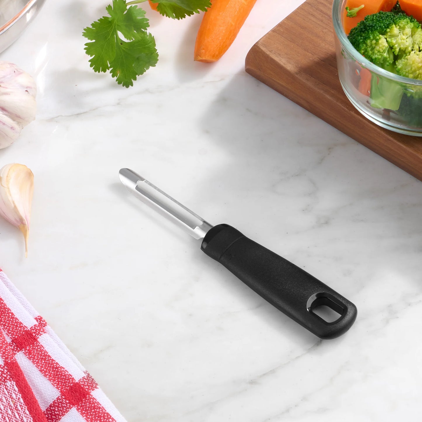 6In Stainless Steel Fruit and Vegetable Peeler, Black