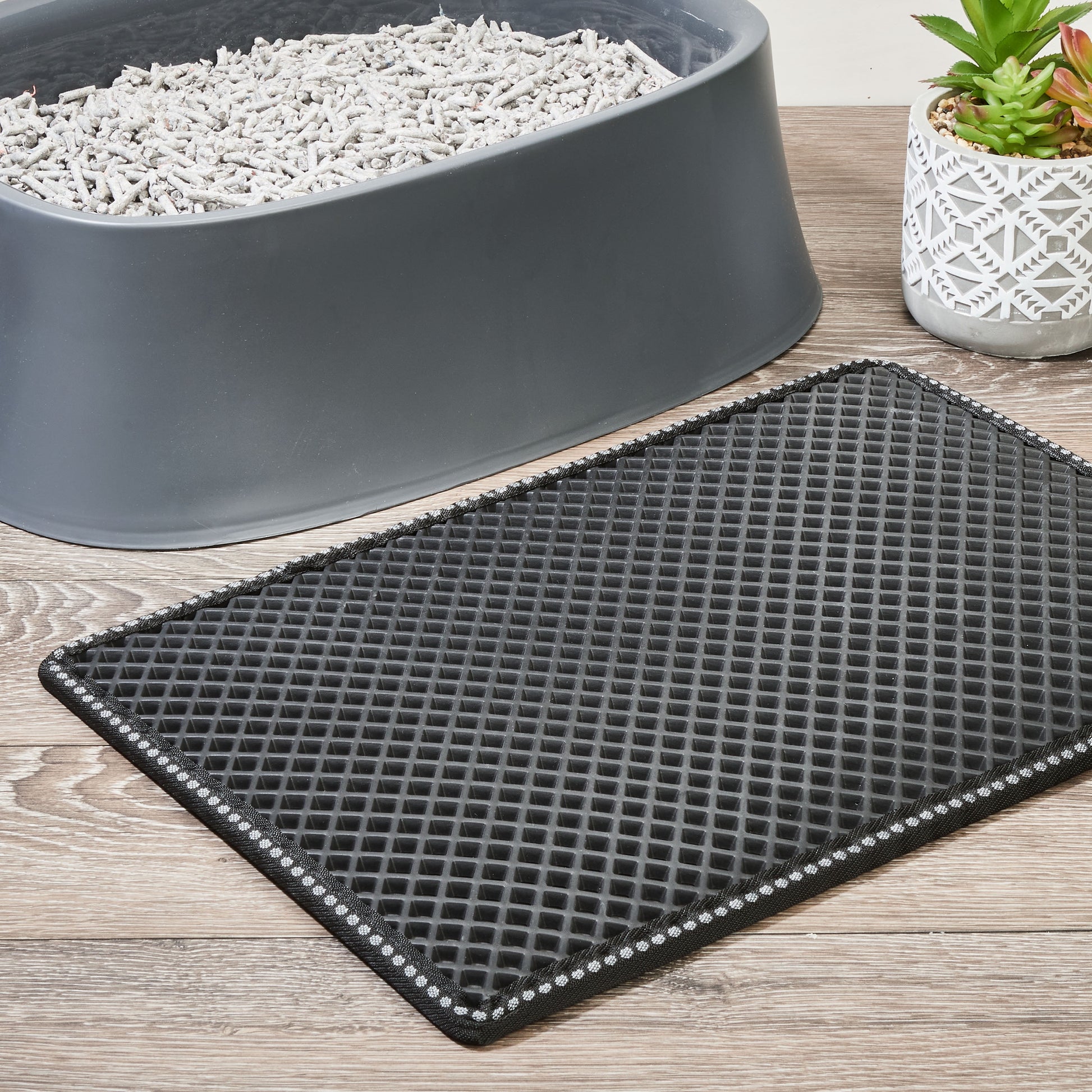 2-Layer Sifting Cat Litter Mat, Black, 21.3" X 14"