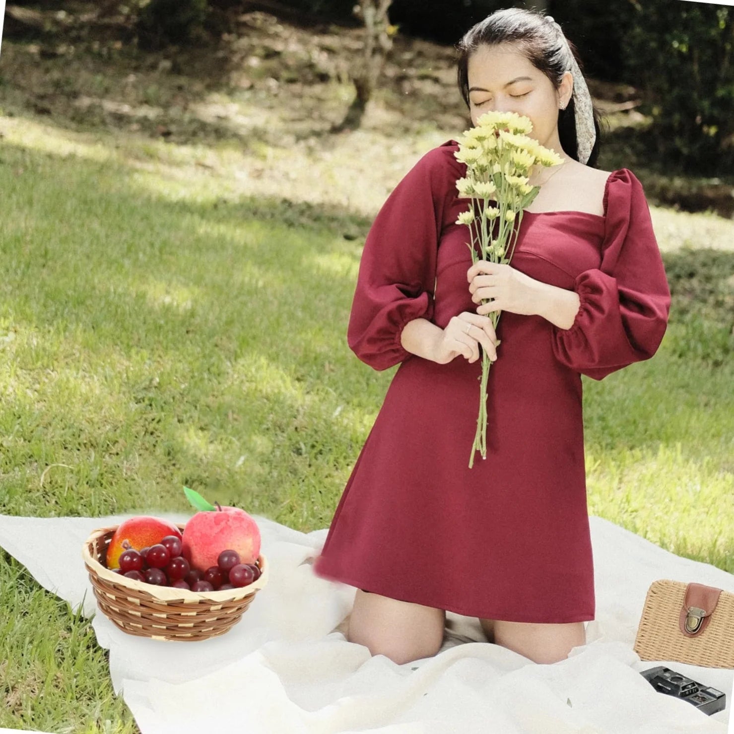 12 Pack round Gift Baskets, 6.5" Bamboo Small Bread & Fruit Baskets, Woven Bread Roll Baskets, Food Serving Baskets, Food Storage Basket for Kitchen Restaurant Display Decor