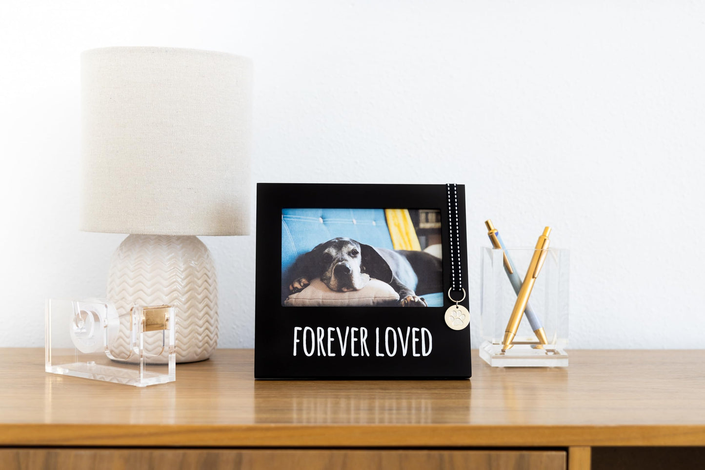 Pearhead Forever Loved Pet Keepsake Picture Frame, Photo Frame for Pet Owners and Dog Lovers, Ideal Memorial Gift for Loss of Dog and Pet Remembrance, Wall Mount And Tabletop Frame, Black