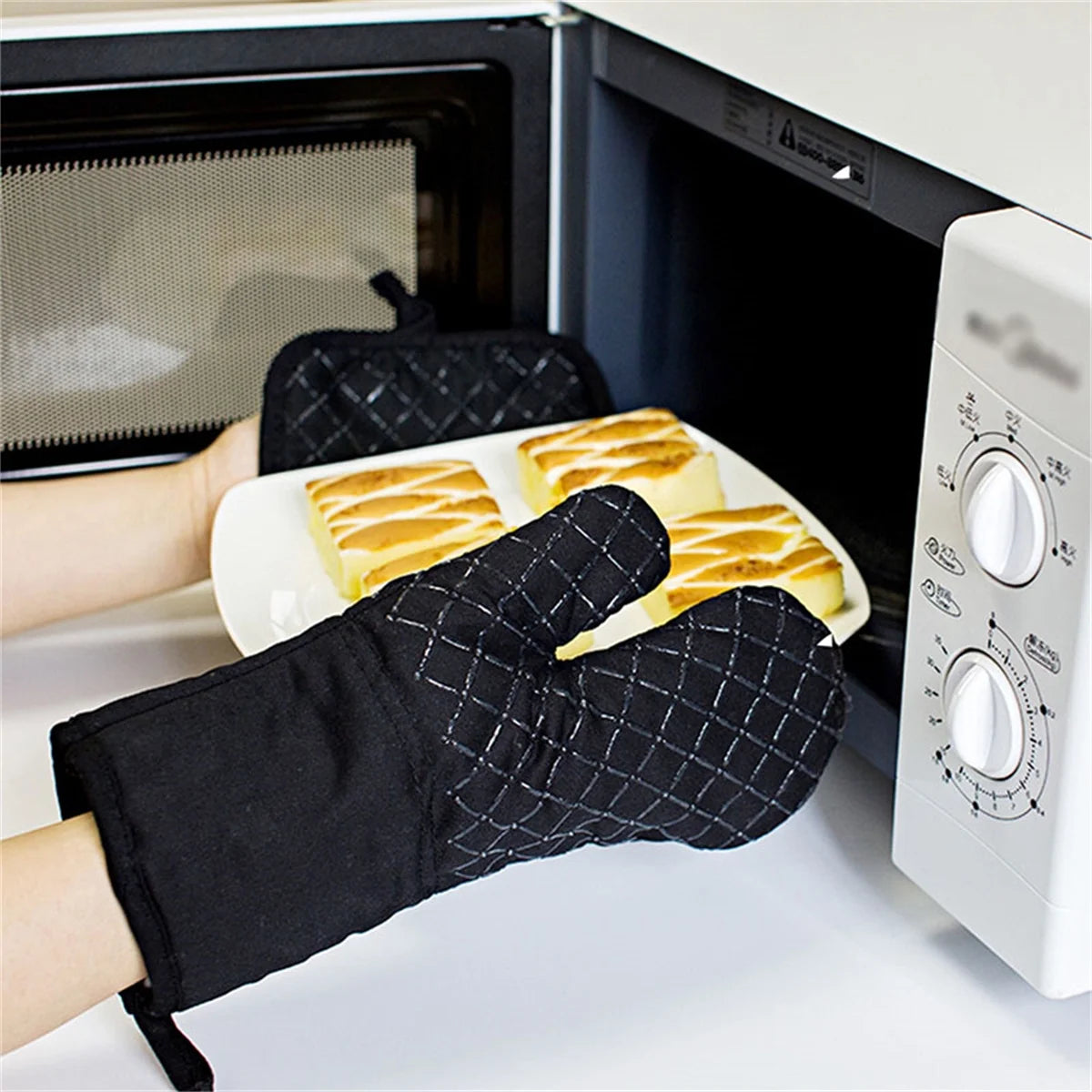 Oven Mitts and Pot Holders Sets, Heat Resistant Kitchen Oven Gloves, Non-Slip Silicone Surface, Extra Long Flexible Thick Mitts for Kitchen , Cooking , Baking , BBQ , Black, 4 Pieces
