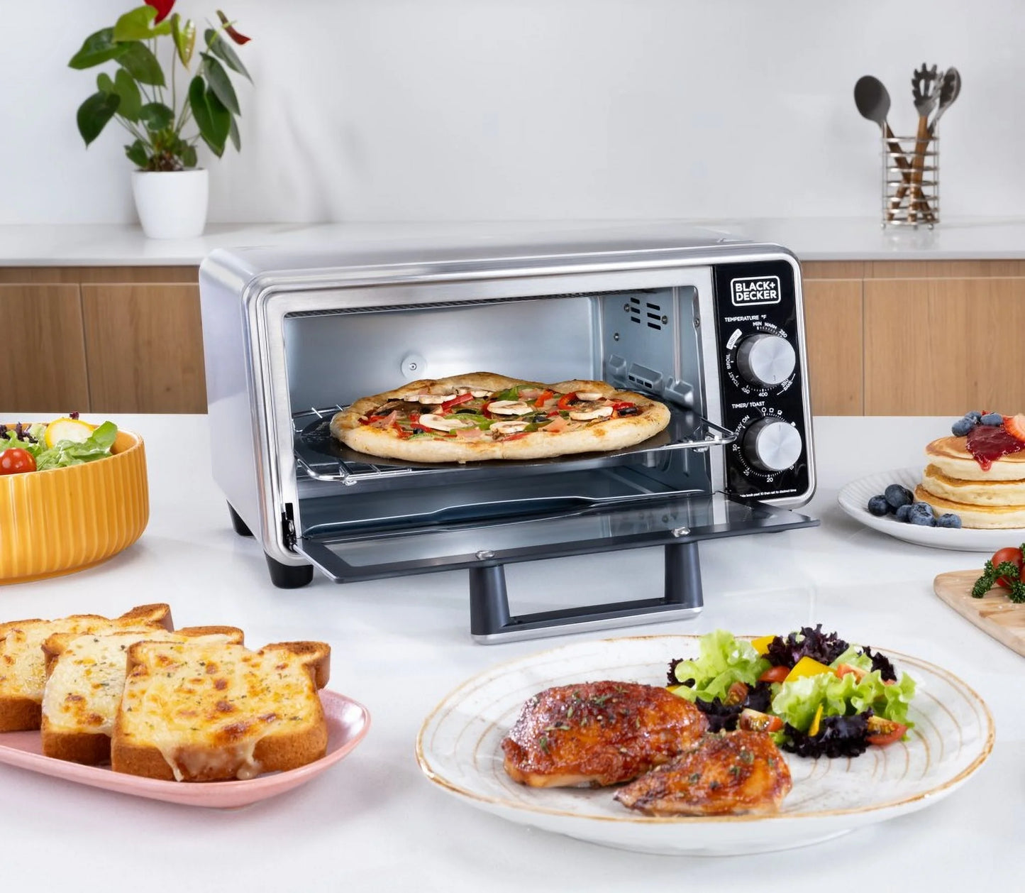 Black + Decker Crisp ‘N Bake™ PRO 4-Slice Air Fry Toaster Oven with Basket, Pan, Rack & Tray, Stainless Steel