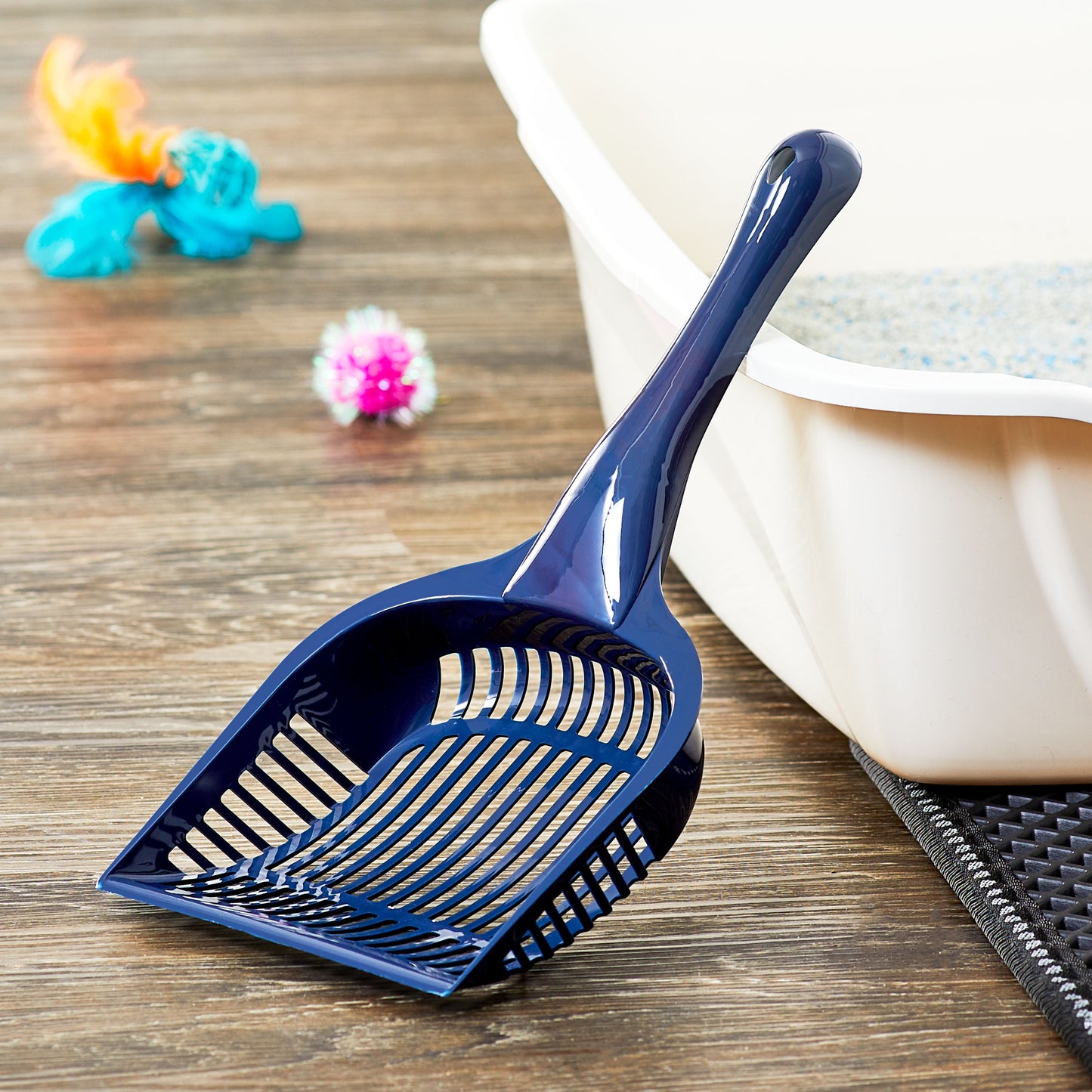 Large Scoop, Blue