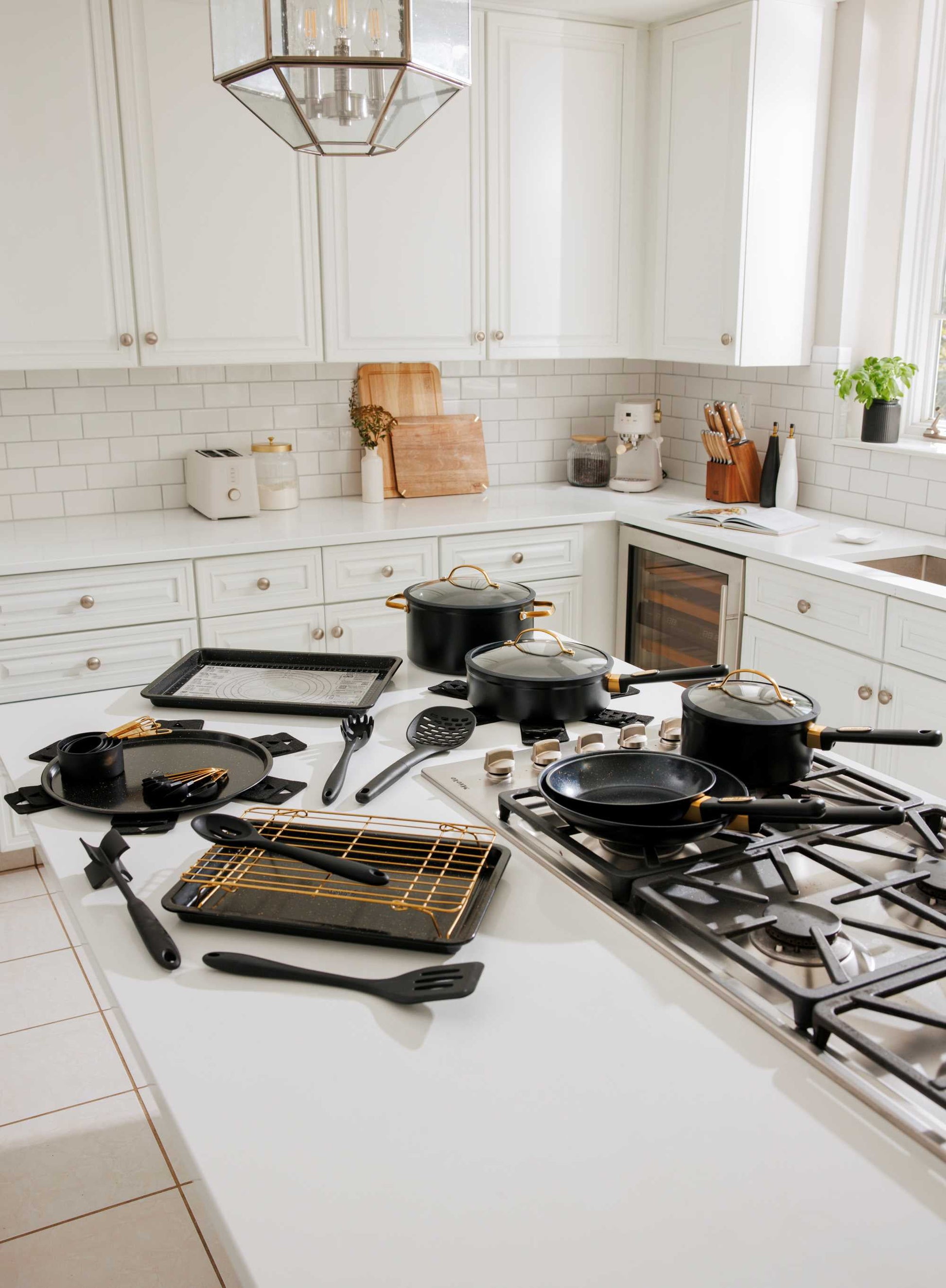 32-Piece Non-Stick Cookware Set in Black Aluminum and Ceramic