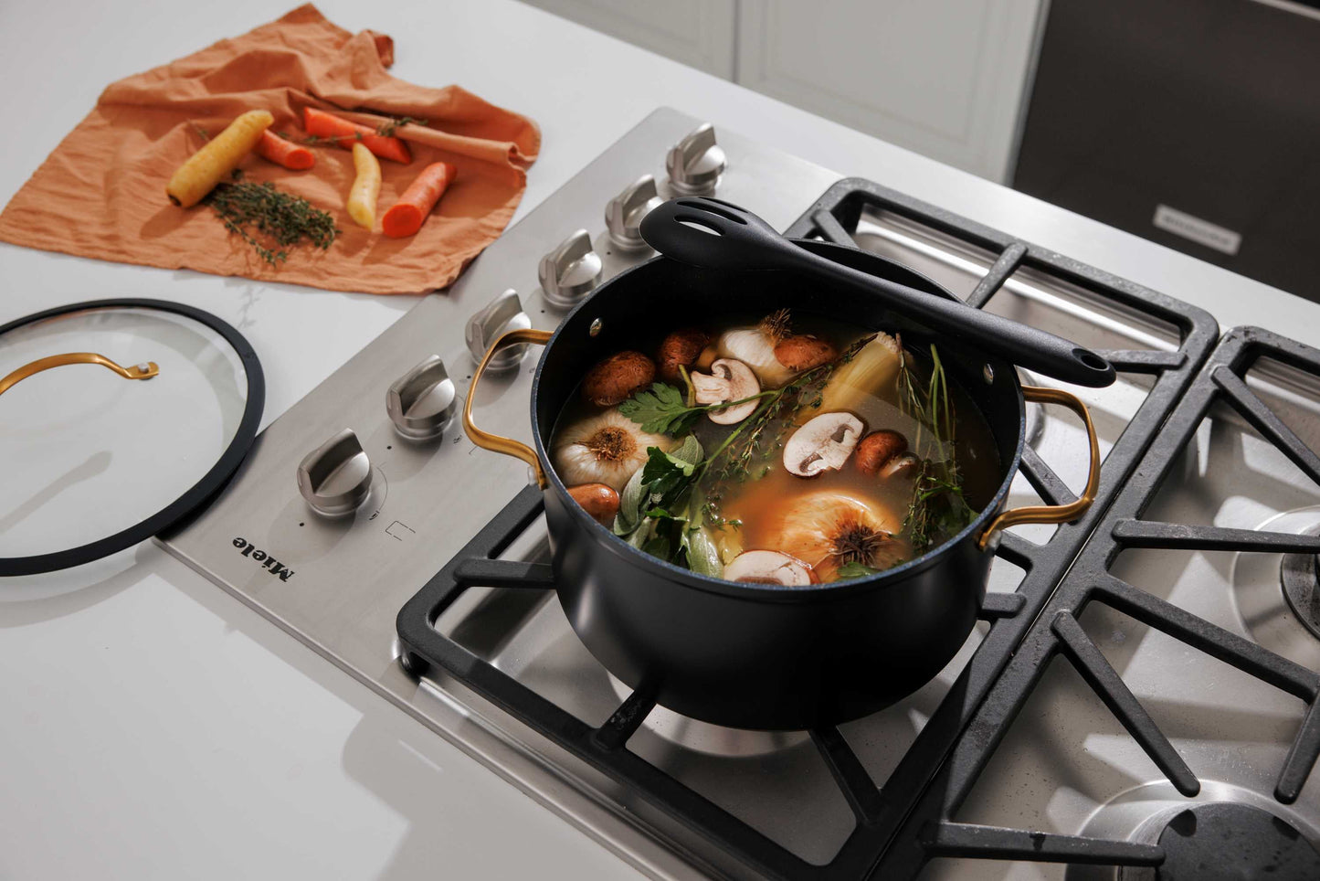 32-Piece Non-Stick Cookware Set in Black Aluminum and Ceramic