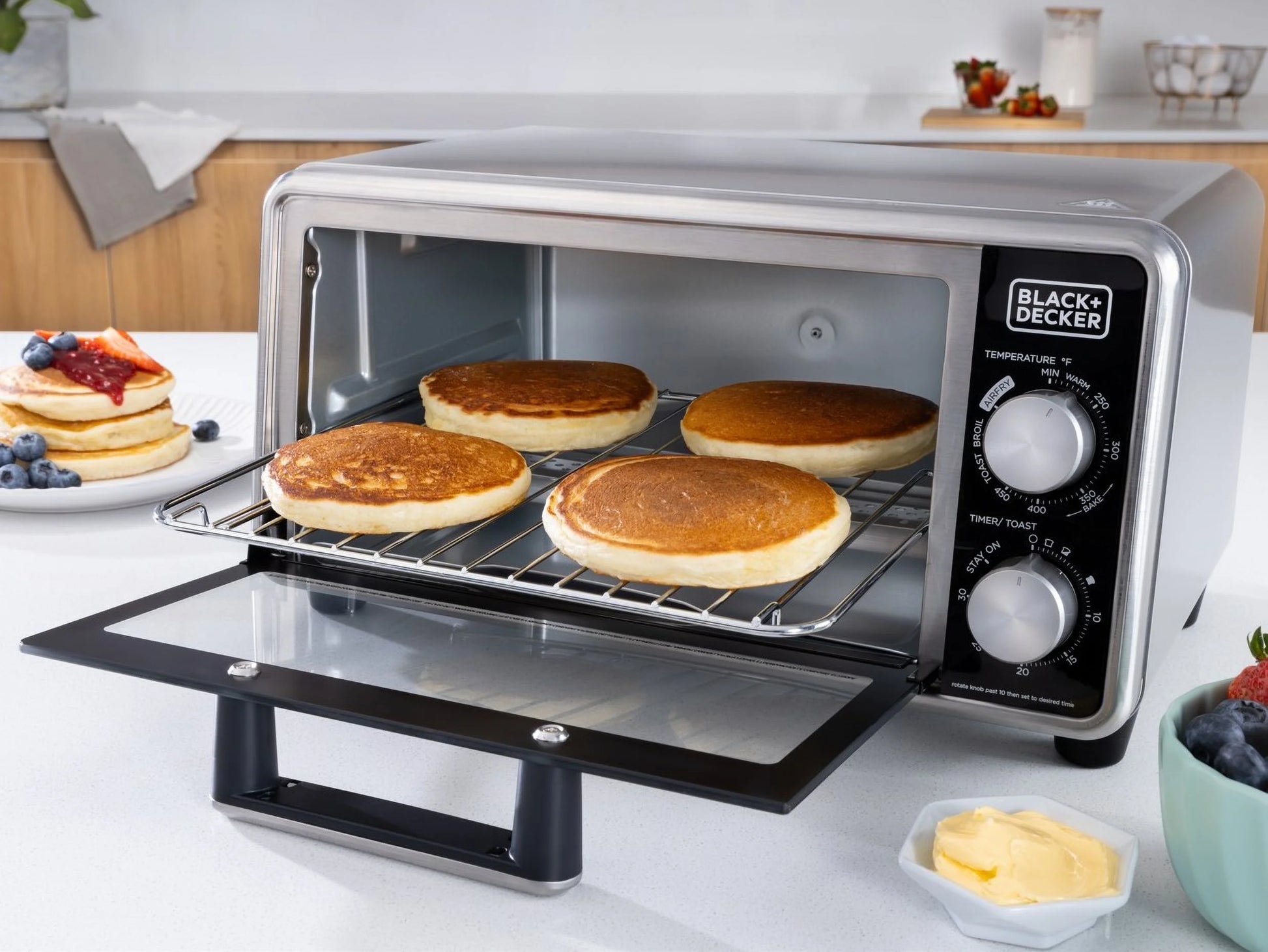 Black + Decker Crisp ‘N Bake™ PRO 4-Slice Air Fry Toaster Oven with Basket, Pan, Rack & Tray, Stainless Steel