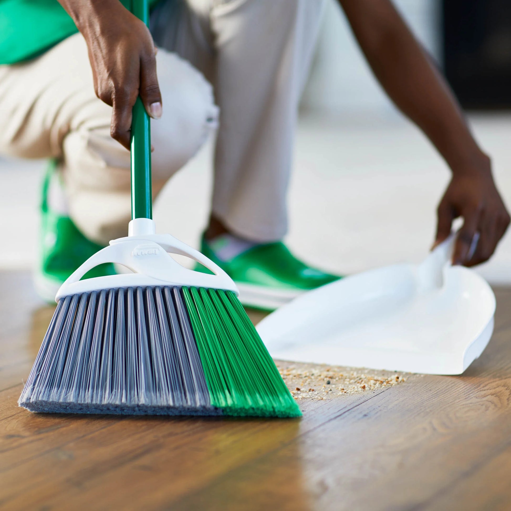 Household Angle Broom and Dust Pan W/Clean Fibers Comb Green / White