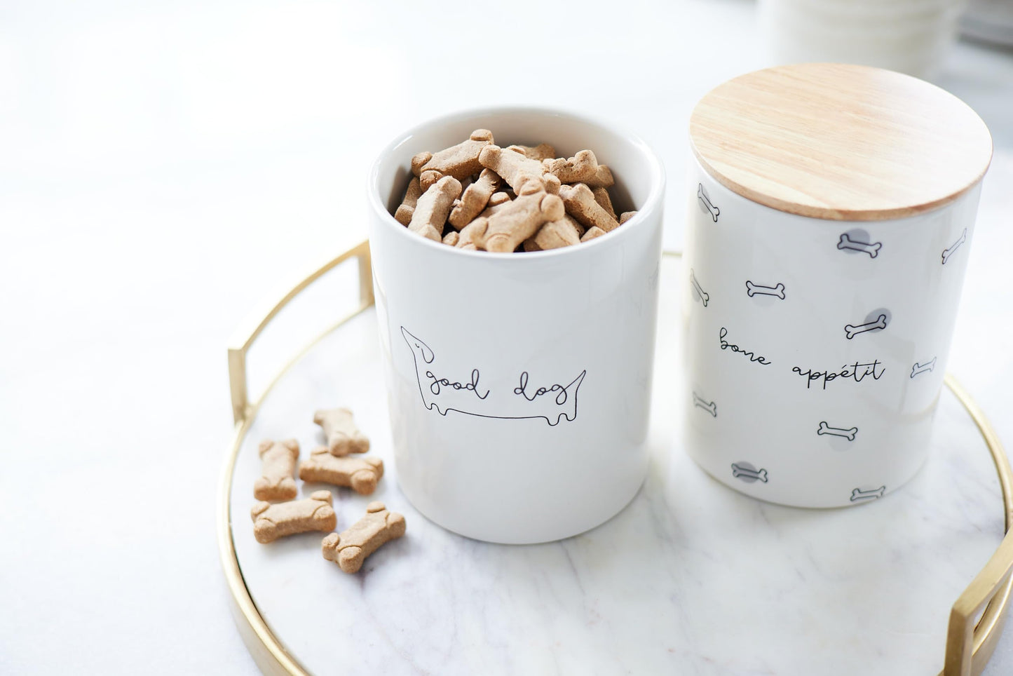 Pearhead Bone Appétit Ceramic Dog Treat Jar with Airtight Wooden Lid – Cute & Stylish Pet Treat Canister Keeps Dog Snacks Fresh – Durable, Easy-to-Clean Design, Kitchen Counter Décor, 4 Cup / 32 oz