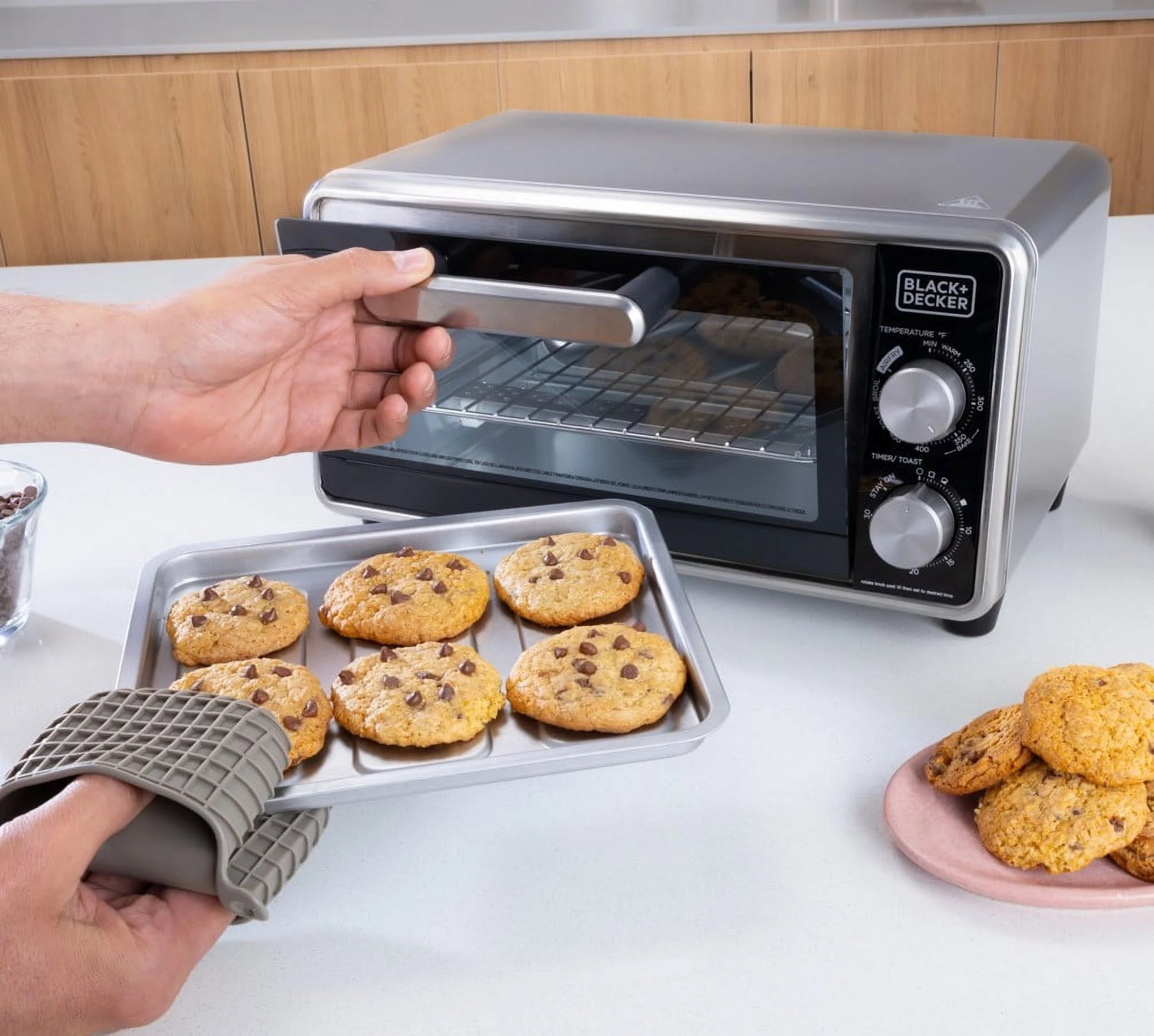 Black + Decker Crisp ‘N Bake™ PRO 4-Slice Air Fry Toaster Oven with Basket, Pan, Rack & Tray, Stainless Steel