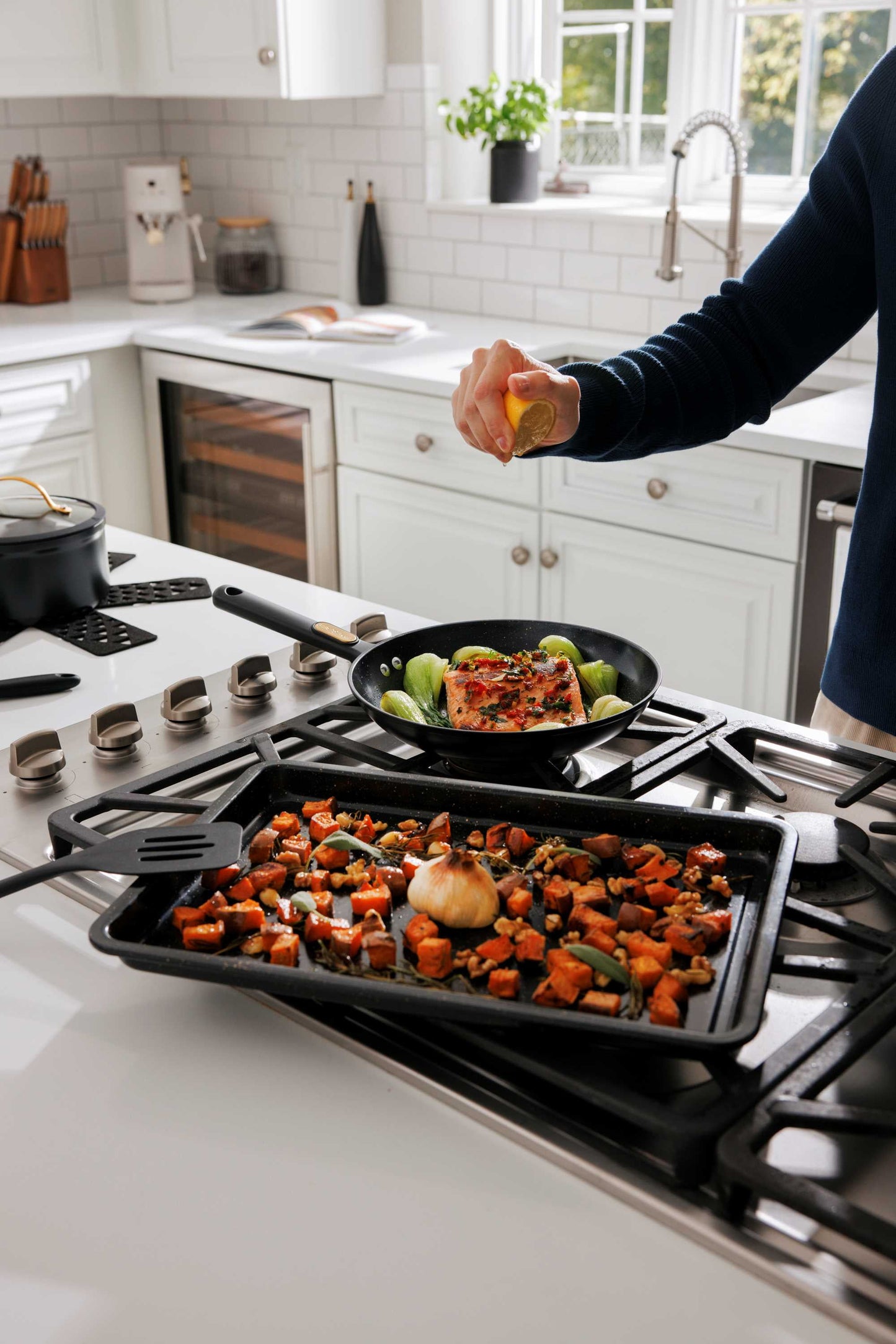 32-Piece Non-Stick Cookware Set in Black Aluminum and Ceramic