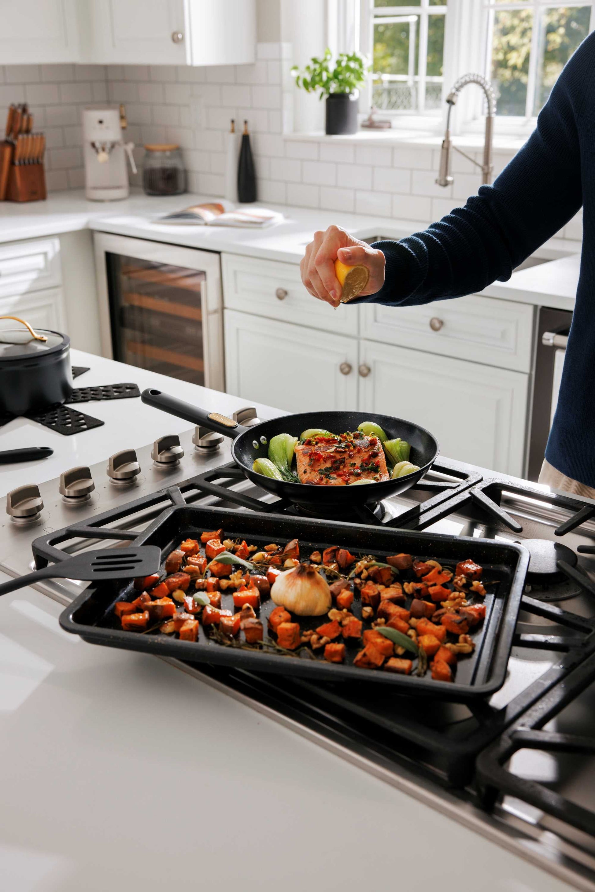 32-Piece Non-Stick Cookware Set in Black Aluminum and Ceramic