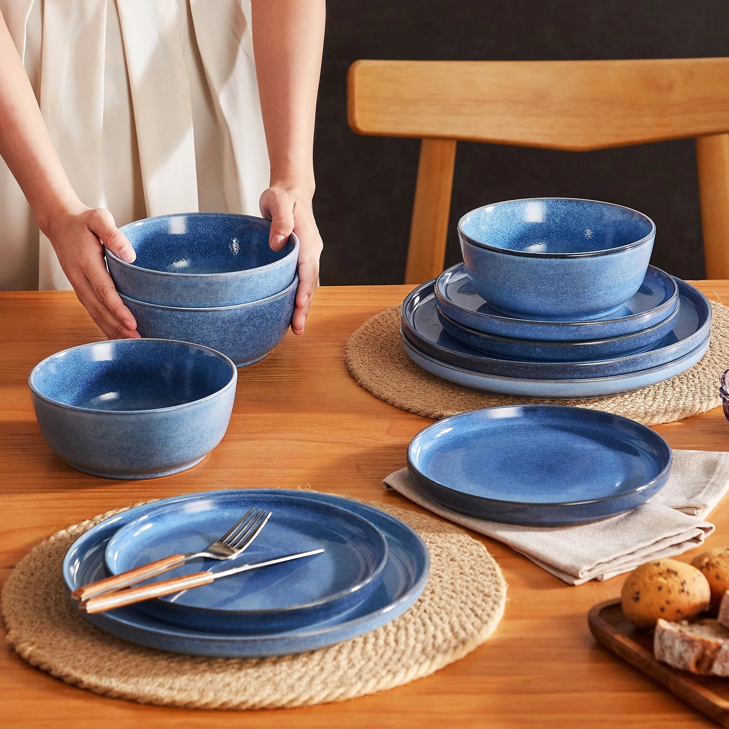 Malacasa 16 Pcs Dinnerware Sets, Stoneware Plates and Bowls Set, Tableware Dishwasher Microwave Safe, Serves for 4 People, Blue