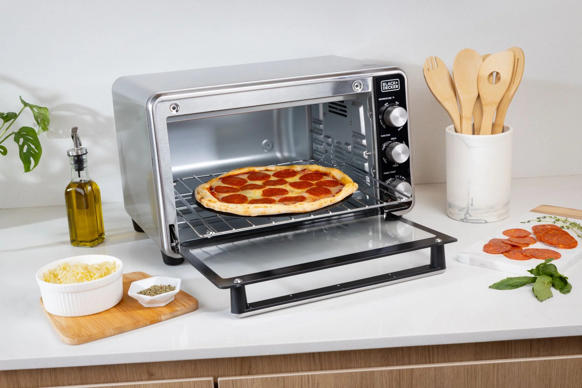 Black + Decker Crisp 'N Bake PRO 6-Slice Air Fry Toaster Oven with Basket, Pan, Rack & Tray, Stainless Steel