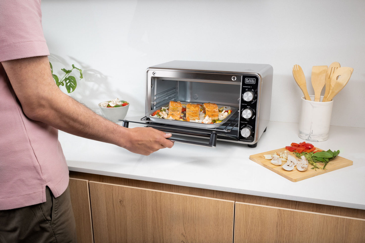 Black + Decker Crisp 'N Bake PRO 6-Slice Air Fry Toaster Oven with Basket, Pan, Rack & Tray, Stainless Steel