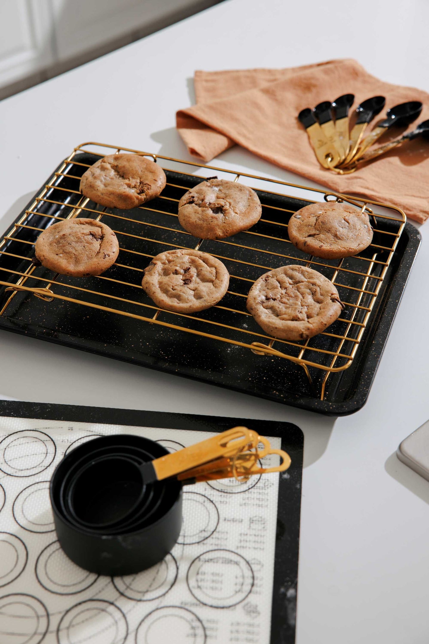 32-Piece Non-Stick Cookware Set in Black Aluminum and Ceramic