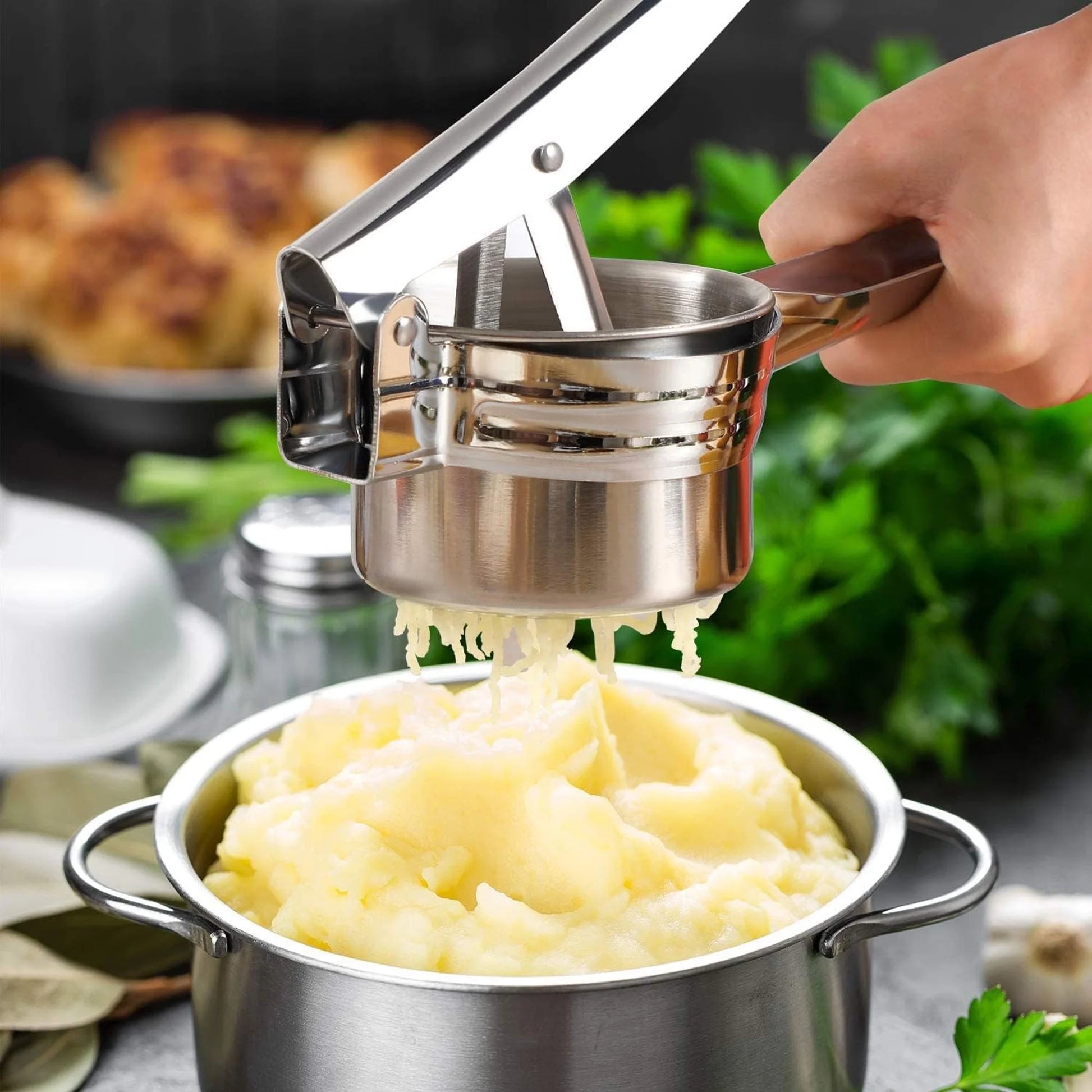 Potato Ricer Stainless Steel Masher, Large Capacity 15Oz Potato Masher Kitchen Tool for Potatoes, Fruits, Vegetables and Baby Food, Juicer, Vegetable Strainer with 3 Interchangeable Ricing Discs